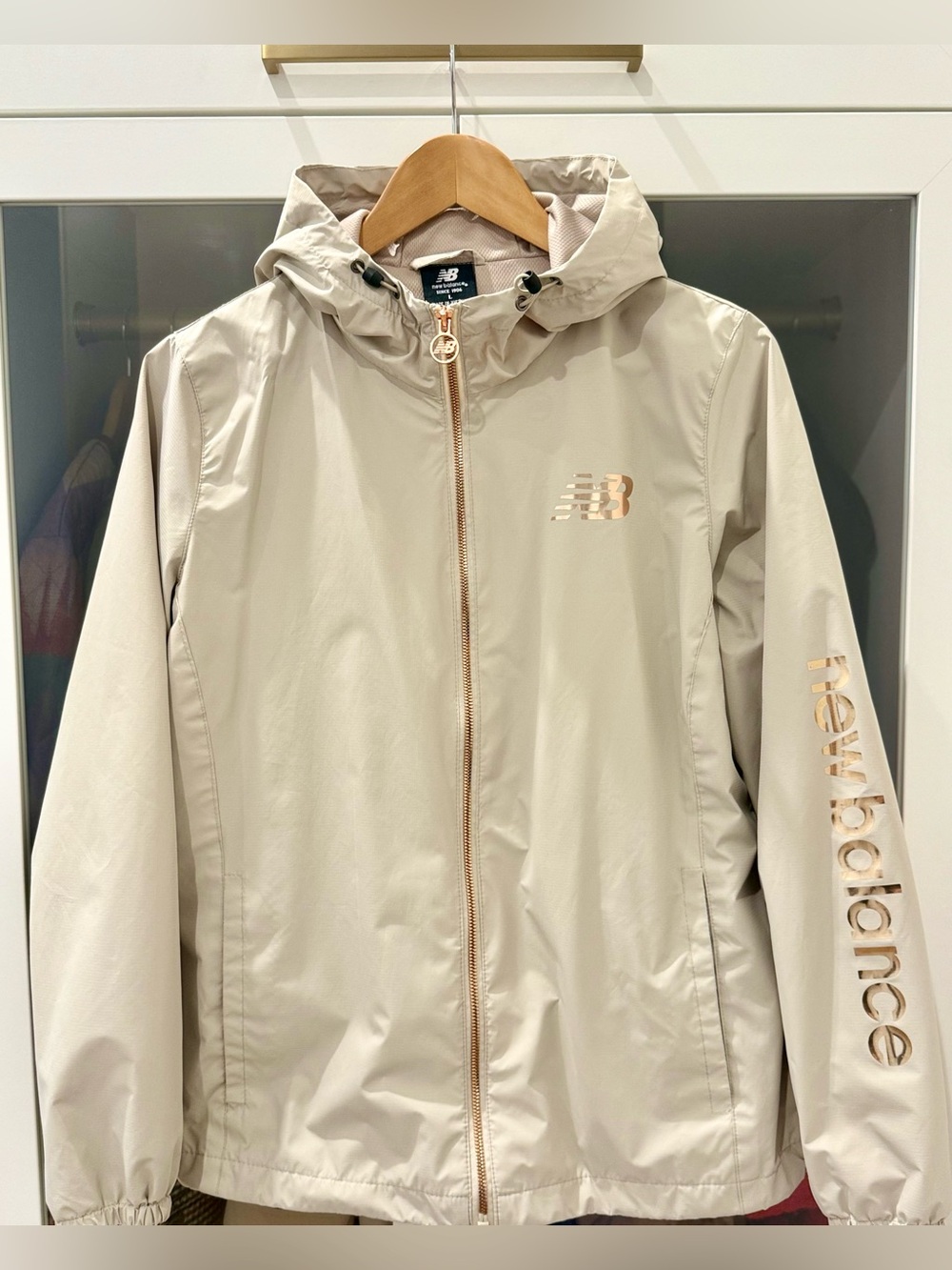New Balance Women’s Lightweight Hooded Windbreaker Jacket | Beige | Size L